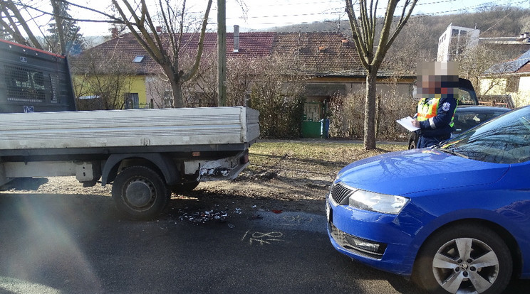 Egy éppen ellenőrzés alatt álló teherautóba csapódott bele egy részeg sofőr Miskolcnál / Fotó: Police.hu