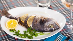 Nie lubisz wigilijnego karpia? Kup tę rybę, a będziesz zachwycony. Jest w supermarketach