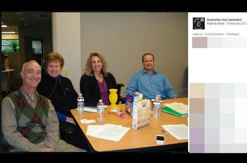 Mike Sealy na zdjęciu zamieszczonym na profilu "Batteries not included"