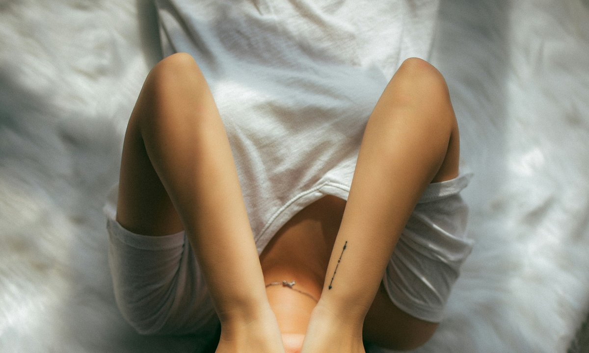 "Straszono, iż zajdę w ciążę od trzymania się za rękę". Dorastanie bez edukacji seksualnej