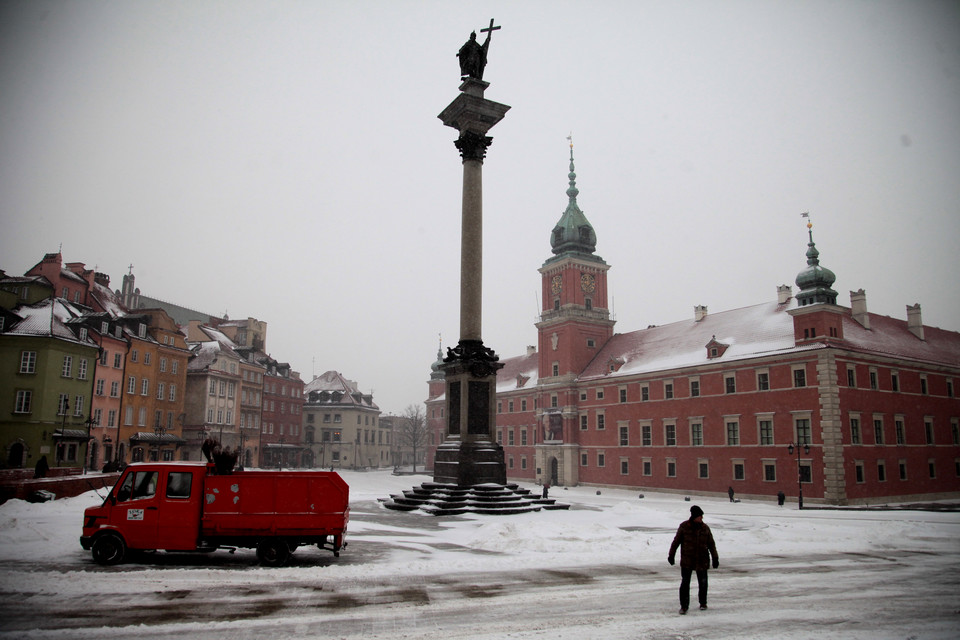 Śnieżny poranek w Warszawie, fot. PAP/Tomasz Gzell