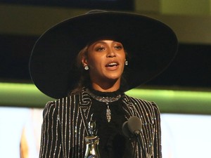 Diszkókirály drogbárónak öltözött Beyoncé, és stílusikon lett