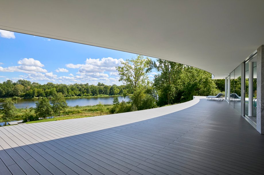 Widok na Narew z tarasu willi Dune House