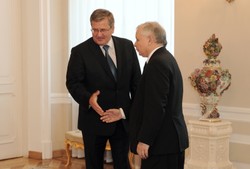 Sondaż! Komorowski i Kaczyński na dwóch przeciwnych biegunach