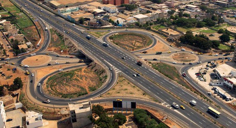 Vue aérienne de l'autoroute de Dakar