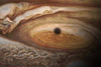 NASA pokazała, jak to jest wlecieć w wielki antycyklon Jowisza