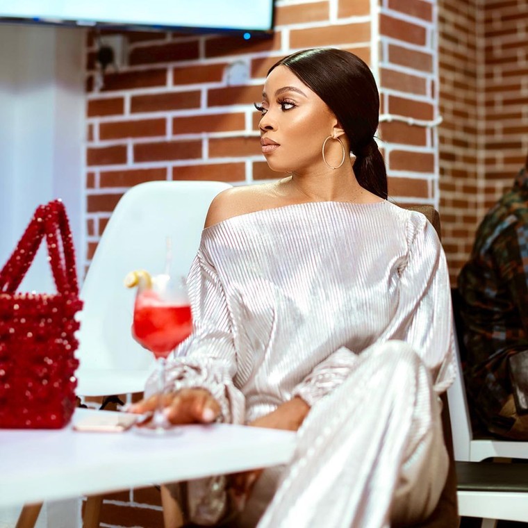 Today on Toke Makinwa sharing her hilarious and sometimes hard truth, she is wishing she had a man to Facetime and even show cleavages to.[Instagram/TokeMakinwa]