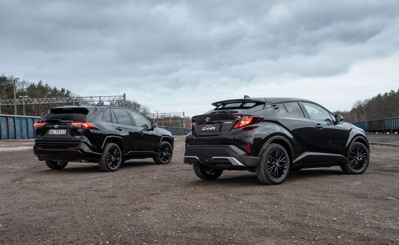 Toyota RAV4 Black Edition i C-HR Black Edition