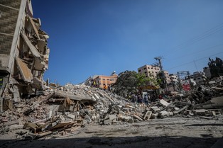 Dziesiątki zabitych w niedzielnych atakach Izraela. Netanjahu: Naloty jeszcze potrwają