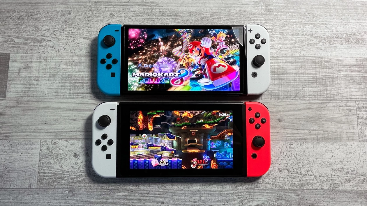 Zarówno Nintendo Switch, jak i Nintendo Switch OLED korzystają z wyświetlacza dotykowego w trybie ręcznym