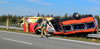 Dramatyczny wypadek busa na A4 pod Rzeszowem. Są ofiary, ogłoszono żałobę