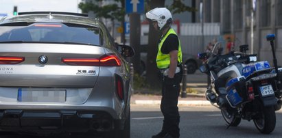 Allan Krupa lansował się na mieście wypasioną bryką. Nagle zjawiła się policja