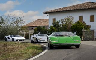 Nowe Lamborghini Countach wyjechało na drogi. I to w jakim towarzystwie!
