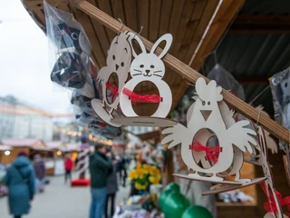 Najlepszym rozwiązaniem problemu, czy wydatek na wystrój świąteczny może zostać rozliczony jako koszt, czy ma jednak charakter reprezentacyjny, jest przeprowadzenie analizy celu, jaki chciał w związku z jego poniesieniem osiągnąć podatnik