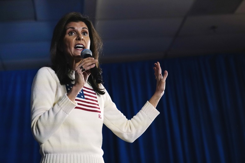 Republikańska kandydatka na prezydenta, była ambasador ONZ, Nikki Haley, przemawia do wyborców w Keene Country Club, New Hampshire, USA, 20 stycznia 2024 r.