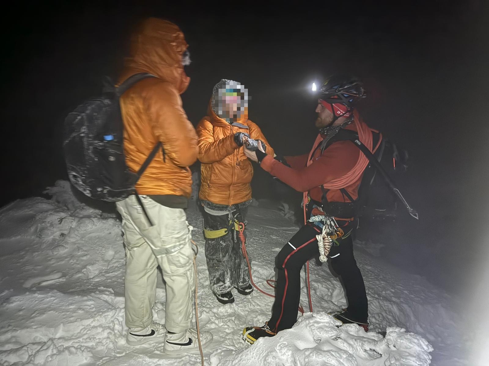 Zahraniční turisti zostali na vrchu Suchý bezmocní.