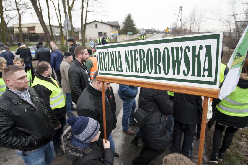 Kuźnia Nieborowska. Protest mieszkańców w sprawie DW 921