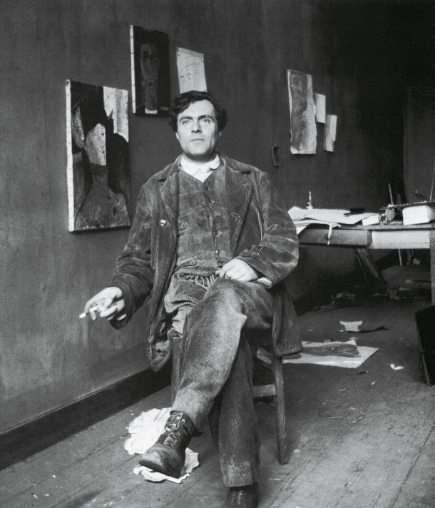 Modigliani  w swoim atelier, 1915 r.  fot.  Paul Guillaume  
