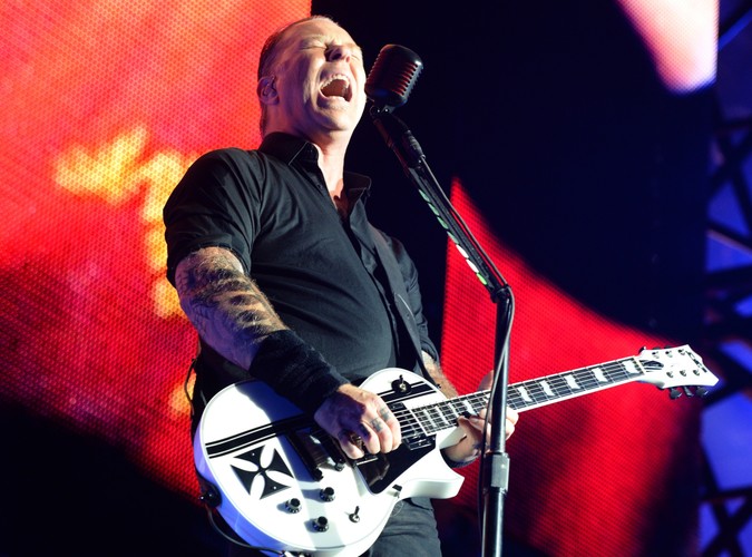 James Hetfield podczas koncertu na Stadionie Narodowym