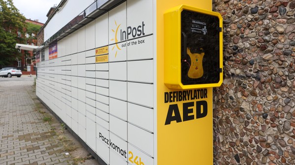 Stacje Helpbox 365 będzie można znaleźć na ścianach bocznych wybranych paczkomatów InPost - na osiedlach, w centrum miasta, przy sklepach i stacjach benzynowych.