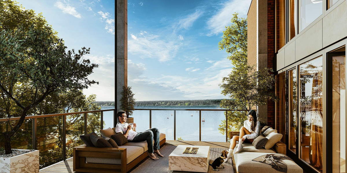 Widok na jezioro z apartamentu z tarasem