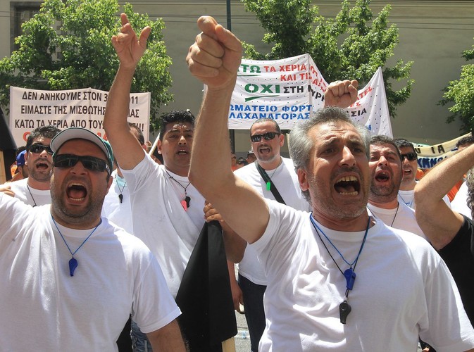 Wściekli Grecy nie chcą oszczędzać