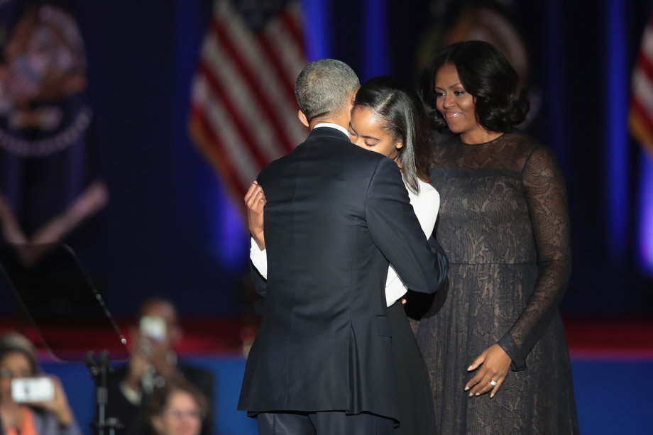 Na zdjęciu Barack Obama, jego córka Malia oraz żona Michelle 
