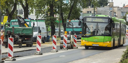 Drogowcy walczą o terminowe zakończenie remontu Dąbrowskiego. Od wtorku zmiany w ruchu