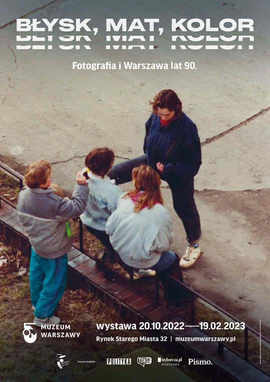 "Błysk, mat, kolor. Fotografia i Warszawa lat 90." - plakat