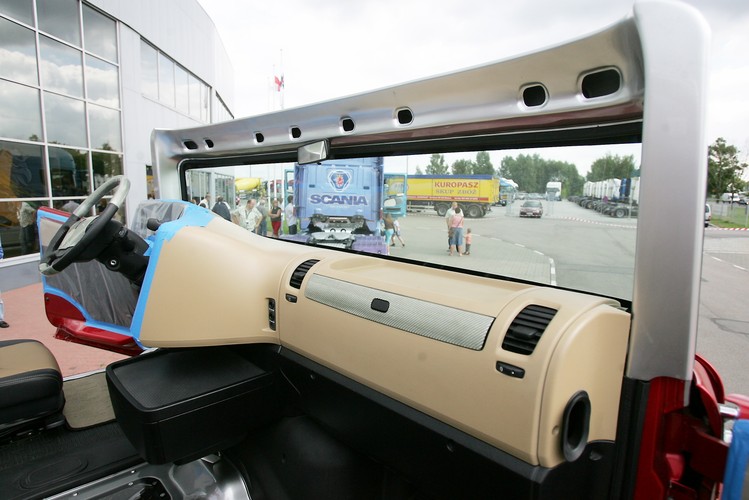 Powodzenia w deszczu. Dachu nie ma