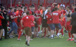 Atak na piłkarzy Widzewa. Już 12 osób usłyszało zarzuty. Sypią się też zakazy stadionowe [WIDEO]
