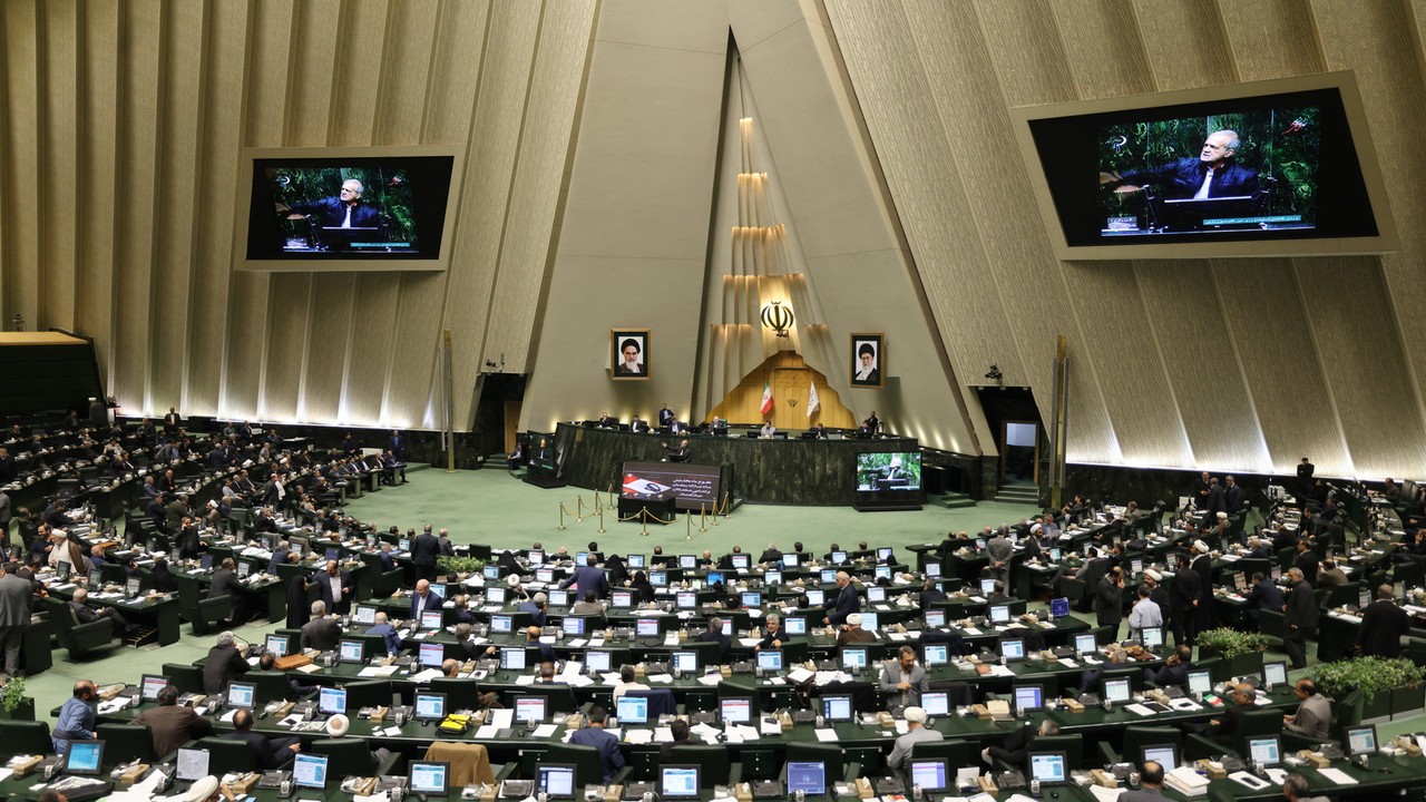 Iran chce zawiesić współpracę z Międzynarodową Agencją Energii Atomowej. Ruch parlamentu