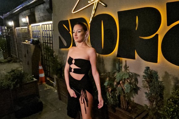 VERILA SE BIVŠA ZADRUGARKA Bila u ljubavi sa ženom i pretila da će da joj preotme devojku, a sada pokazala prsten