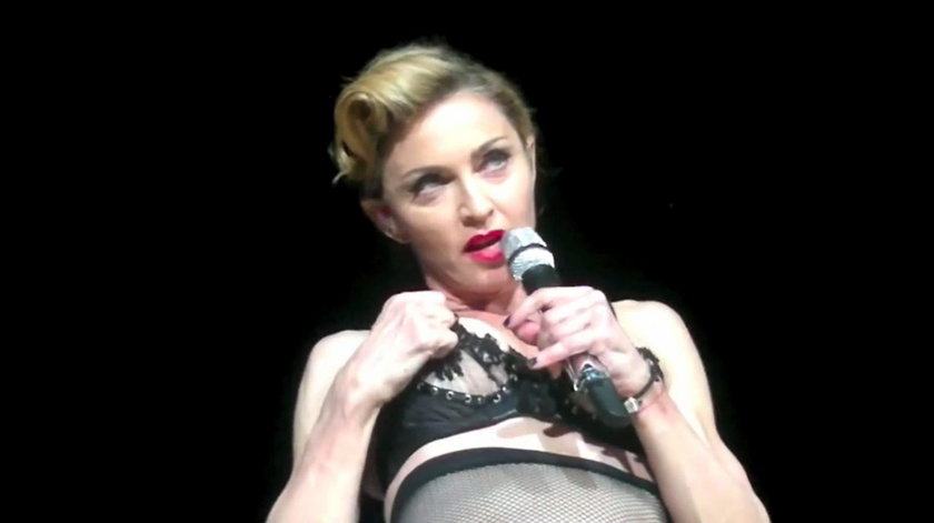 Madonna piersi