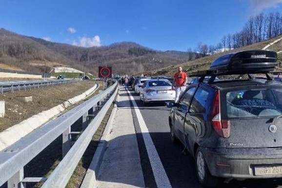 "VOZILO U SUPROTNOM SMERU! ZAUSTAVITE SE!" Zbog bahatih vozača aktivira se RAZGLAS u tunelima, a MUP planira veliku novinu na auto-putevima