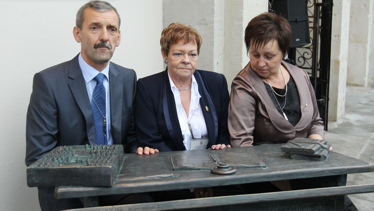 Sławomir Broniarz - dotychczasowy prezes Związku Nauczycielstwa Polskiego - został ponownie szefem ZNP - tak zdecydowali w wyborach uczestnicy 40. Krajowego Zjazdu Delegatów ZNP. Będzie to jego czwarta kadencja i potrwa do 2014 r.