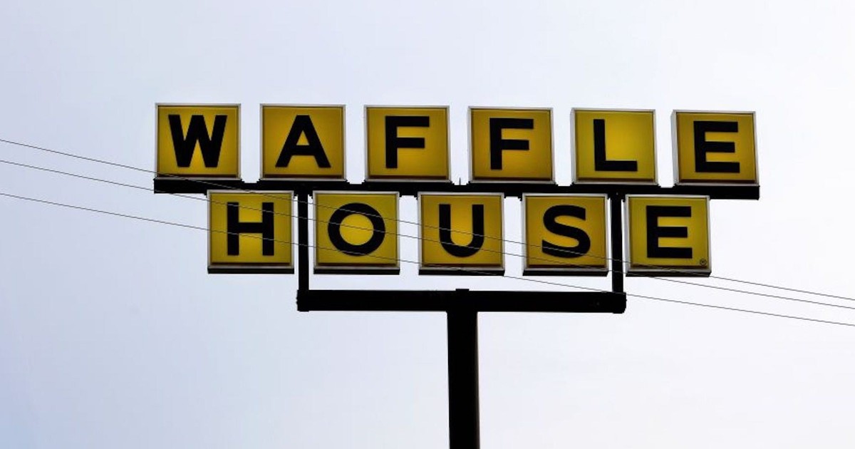 This is how Waffle House stays open during storms — including using a ...