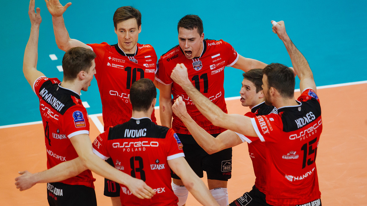 Asseco Resovia Rzeszów będzie faworytem do wywalczenia złotego medalu PlusLigi w sezonie 2014/2015. Siatkarze Andrzeja Kowala w środę rozpoczną walkę o mistrzostwo Polski z Lotosem Treflem Gdańsk, początek pierwszego meczu w hali Podpromie o godzinie 20:00.