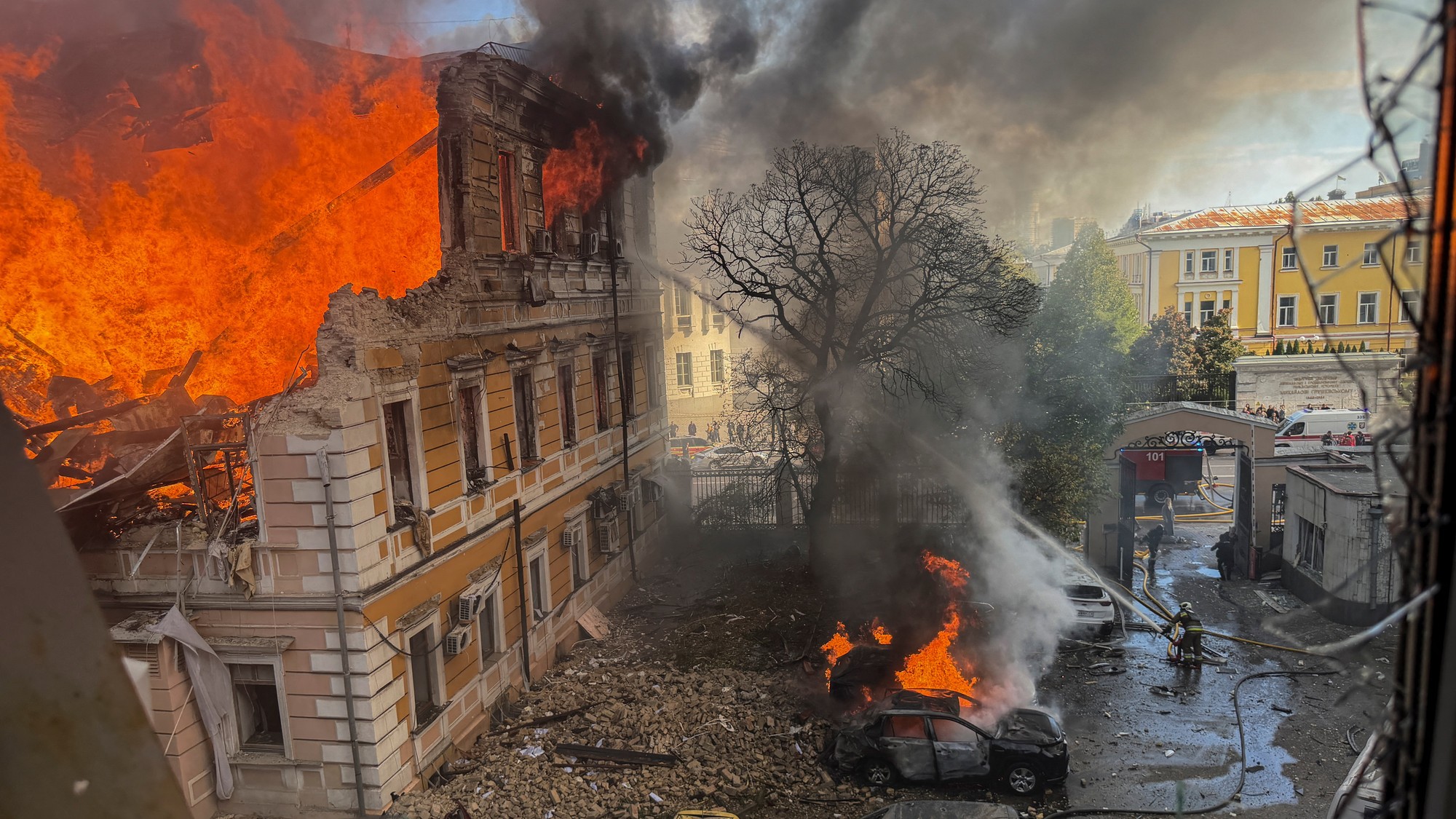 Rusi zasiahli budovu ukrajinskej Národnej akadémie vied v centre Kyjeva.
