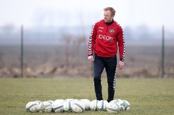 Poloniści wściekli na trenera. Stokowiec dostaje pensję, oni nie