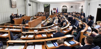 1000 zł bonu turystycznego dla wszystkich dzieci i emerytów! Senat przebija propozycję prezydenta