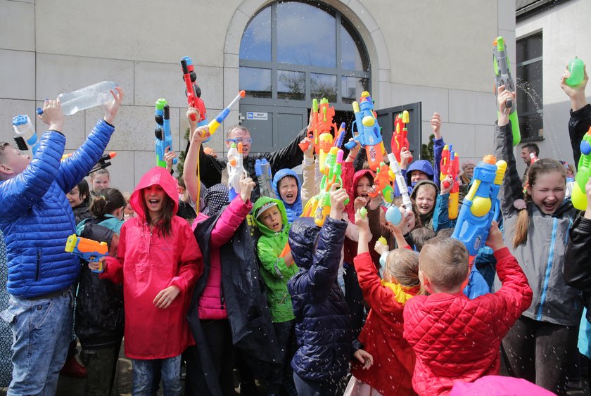 Łódź. Wyjątkowy śmigus- dyngus po mszy u Franciszkanów