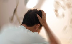 Co 6,5 minuty ktoś w Polsce doznaje udaru mózgu. Kiedy wezwać pomoc?