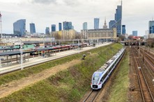 Stacja widmo w centrum Warszawy. Nikt z niej nie jeździ. Zostanie zburzona?