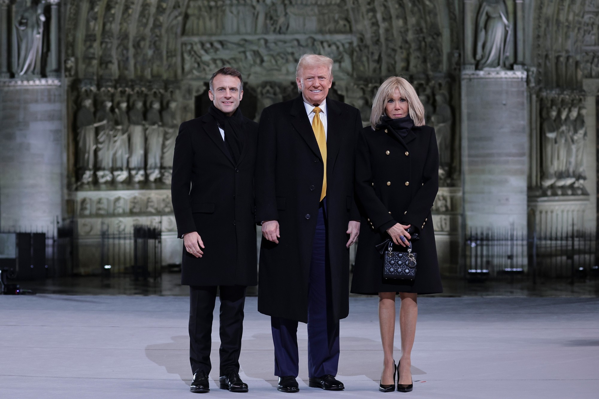 Donald Trump, Emmanuel Macron a jeho žena Brigitte v Paríži.