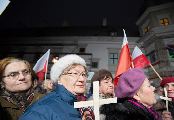 Manifestacja środowisk związanych z PiS i Radiem Maryja przeciwko filmowi 