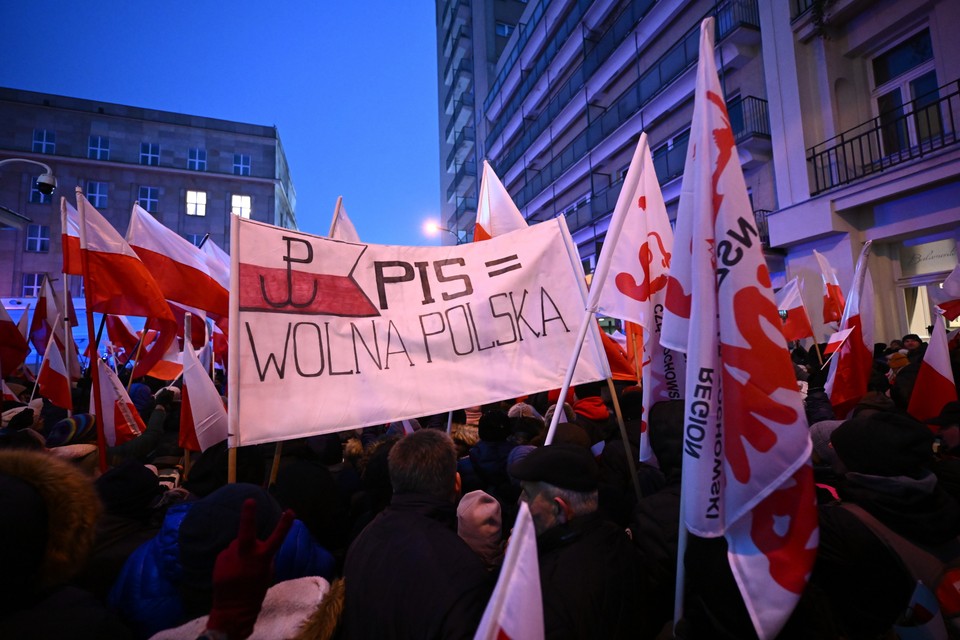 Organizowana przez Prawo i Sprawiedliwość manifestacja "Protest Wolnych Polaków" w Warszawie