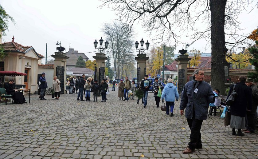 Będą darmowe przejazdy meleksami po cmentarzu w Krakowie?