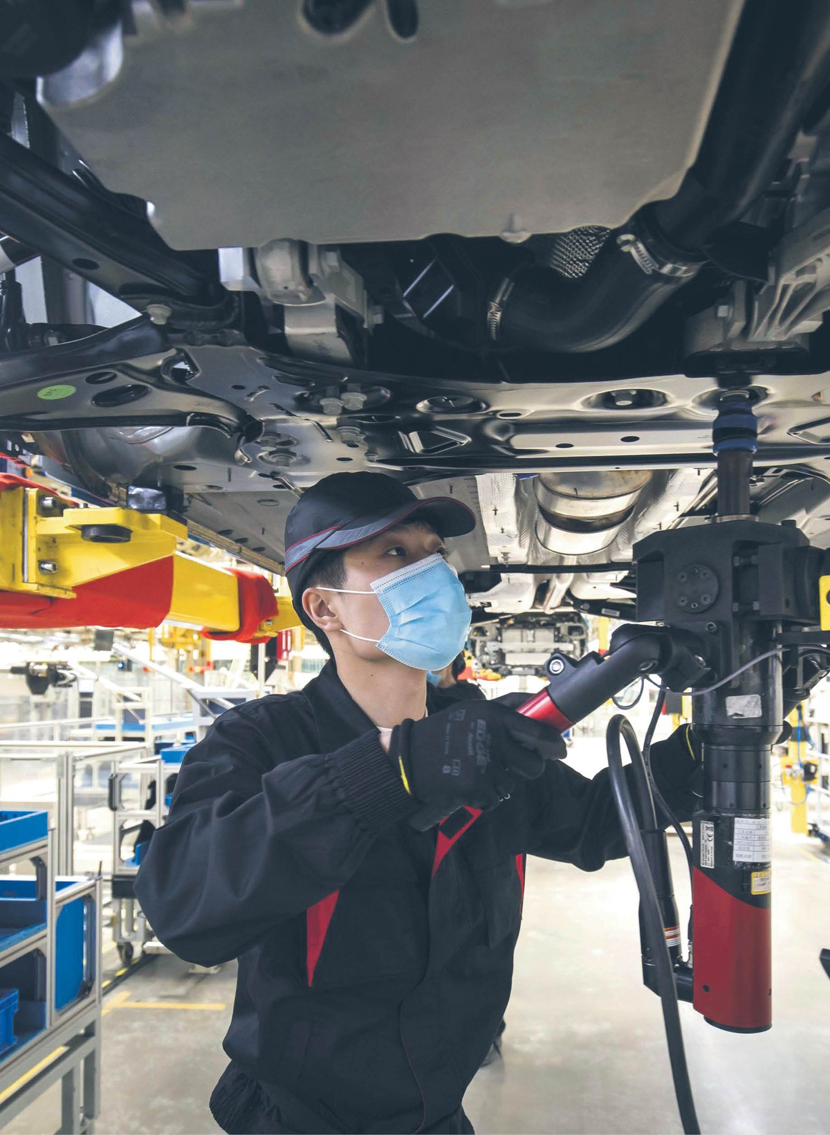 Linia produkcyjna w zakładzie Geely Automobile Holdings Ltd. w Ningbo w Chinach