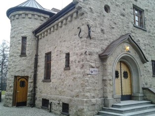 Za cenę kawalerki można kupić zabytkowy dwór